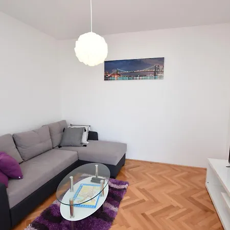 Apartment Guzela *